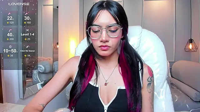 AzuraKindong online show from November 19, 7:25 pm