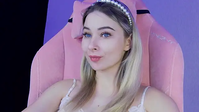 Snapshot of Haters__ chatting on February 15, 9:47 pm Haters online show from February 15, 9:47 pm