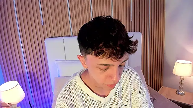 Snapshot of Tomy_Rox chatting on February 26, 8:20 pm Tomy Rox online show from February 26, 8:20 pm