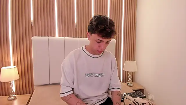 Snapshot of Tomy_Rox chatting on February 7, 7:33 pm Tomy Rox online show from February 7, 7:33 pm