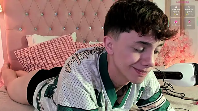 Snapshot of Tomy_Rox chatting on February 25, 9:31 am Tomy Rox online show from February 25, 9:31 am