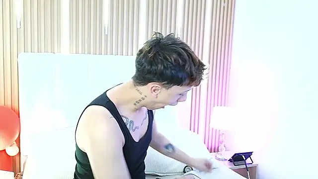 Snapshot of Tomy_Rox chatting on February 17, 8:39 pm Tomy Rox online show from February 17, 8:39 pm