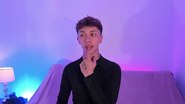 Snapshot of Tomy_Rox chatting on February 2, 6:18 pm Tomy Rox online show from February 2, 6:18 pm