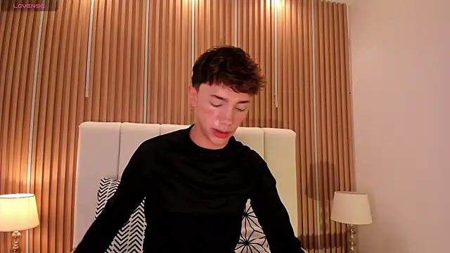 Snapshot of Tomy_Rox chatting on February 8, 5:43 pm Tomy Rox online show from February 8, 5:43 pm