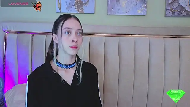 Snapshot of sophiia_grey_1 chatting on February 25, 9:36 pm sophiia grey 1 online show from February 25, 9:36 pm