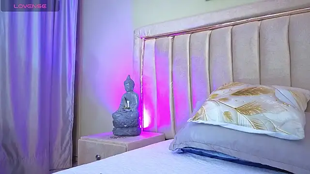 Snapshot of sophiia_grey_1 chatting on February 26, 9:26 pm sophiia grey 1 online show from February 26, 9:26 pm