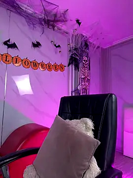 Snapshot of AnyaFloyd69 chatting on October 31, 11:44 pm AnyaFloyd69 online show from October 31, 11:44 pm