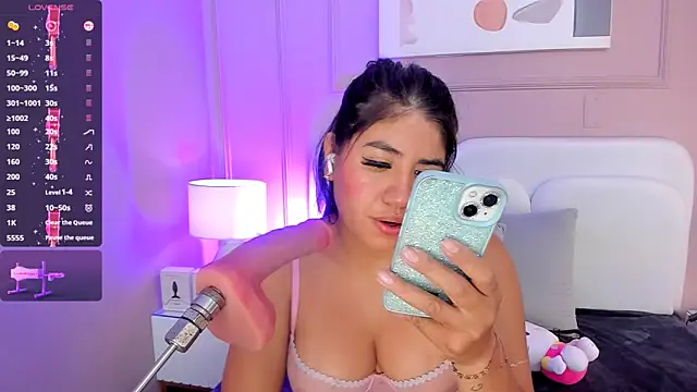 hottie mine  online show from October 18, 7:27 pm