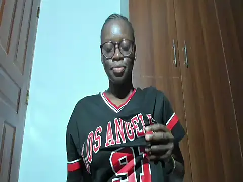 Snapshot of afro_pop chatting on March 5, 12:05 am afro pop online show from March 5, 12:05 am