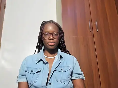 Snapshot of afro_pop chatting on March 19, 12:59 am afro pop online show from March 19, 12:59 am