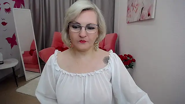 BlondeBrilliant7 online show from December 16, 2:57 am