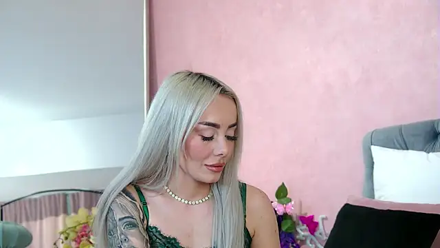 FrancescaMcGray online show from November 12, 8:51 am