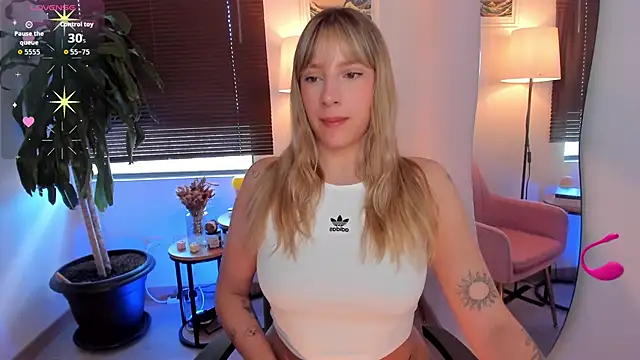ameliegraham online show from June 11, 6:49 pm