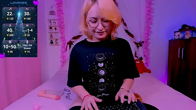 Snapshot of Ahri_howl_sweet chatting on December 18, 9:29 pm Ahri howl sweet online show from December 18, 9:29 pm