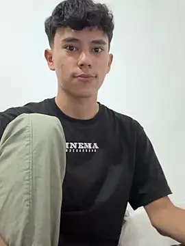 Snapshot of Angel_esteban_fx chatting on December 14, 3:35 am Angel esteban fx online show from December 14, 3:35 am