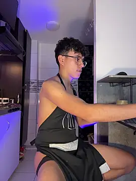 Snapshot of Angel_esteban_fx chatting on February 26, 4:45 am Angel esteban fx online show from February 26, 4:45 am