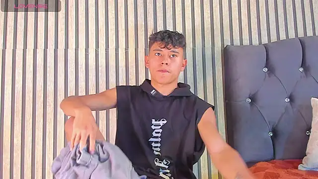 Snapshot of Angel_esteban_fx chatting on June 6, 6:02 pm Angel esteban fx online show from June 6, 6:02 pm