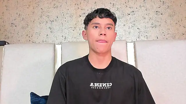 Snapshot of Angel_esteban_fx chatting on March 15, 3:40 am Angel esteban fx online show from March 15, 3:40 am