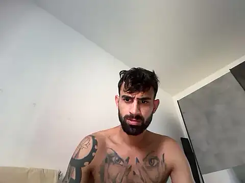 Snapshot of hugoprada chatting on August 4, 11:26 am hugoprada online show from August 4, 11:26 am