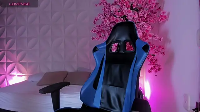 atenea jones online show from March 14, 7:20 pm