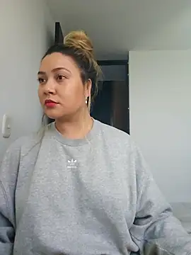 Lufer doll online show from February 4, 11:11 pm