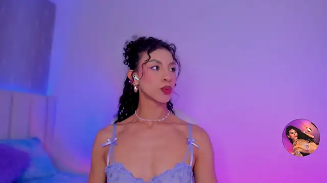 Snapshot of MiissCharlotte chatting on November 12, 1:32 am MiissCharlotte online show from November 12, 1:32 am