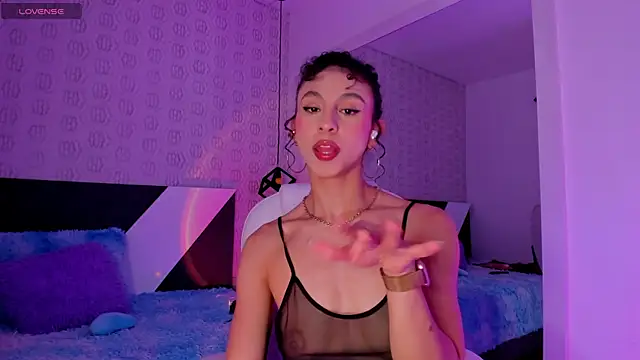 Snapshot of MiissCharlotte chatting on November 29, 12:11 am MiissCharlotte online show from November 29, 12:11 am