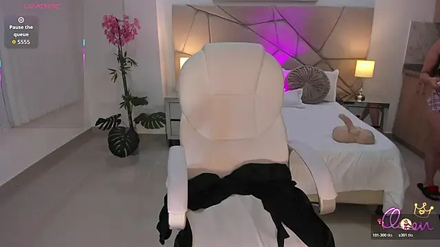 Snapshot of Aida_adams chatting on February 20, 12:51 pm Aida adams online show from February 20, 12:51 pm