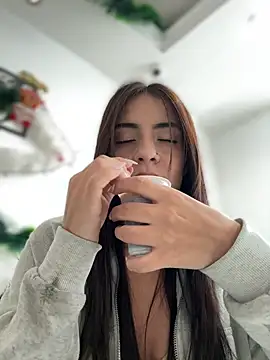 Snapshot of hannacruzsj chatting on December 21, 12:29 pm hannacruzsj online show from December 21, 12:29 pm