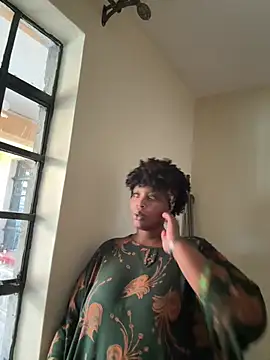 MsWhiteChocolatte online show from April 18, 12:29 pm