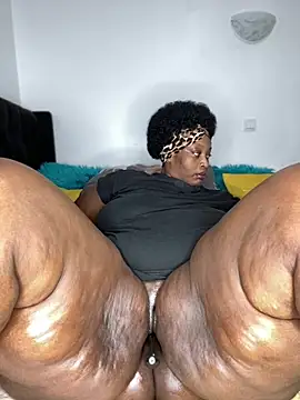 MsWhiteChocolatte online show from April 2, 5:30 pm