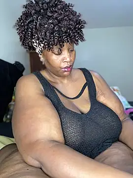 Snapshot of MsWhiteChocolatte chatting on June 18, 11:15 am MsWhiteChocolatte online show from June 18, 11:15 am