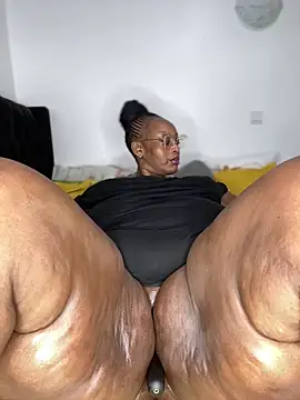 MsWhiteChocolatte online show from March 6, 5:08 pm