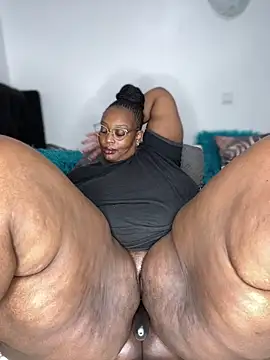 MsWhiteChocolatte online show from March 20, 7:37 pm