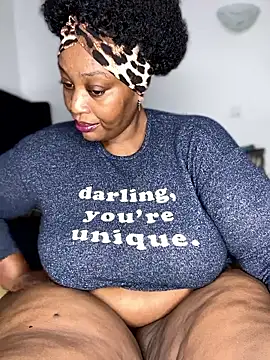 MsWhiteChocolatte online show from March 27, 5:25 pm