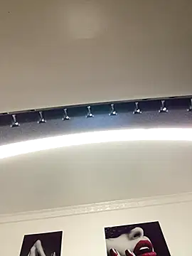 MsWhiteChocolatte online show from October 26, 9:20 am