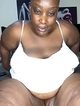 Snapshot of MsWhiteChocolatte chatting on February 23, 10:06 am MsWhiteChocolatte online show from February 23, 10:06 am