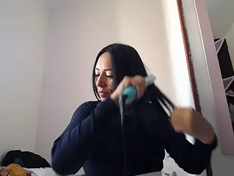 Laura martin  online show from November 4, 3:38 pm