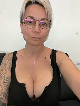 Snapshot of marinella07 chatting on June 21, 11:27 am marinella07 online show from June 21, 11:27 am