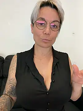 Snapshot of marinella07 chatting on June 26, 7:36 am marinella07 online show from June 26, 7:36 am