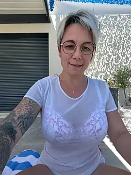 Snapshot of marinella07 chatting on July 19, 10:34 am marinella07 online show from July 19, 10:34 am