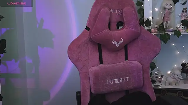 prettybones online show from April 3, 1:56 am