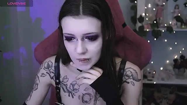 prettybones online show from March 28, 1:39 am