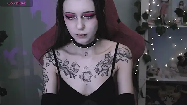 prettybones online show from April 9, 11:11 pm