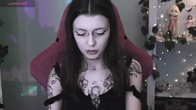 prettybones online show from May 7, 10:35 pm