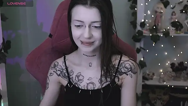 prettybones online show from June 3, 10:36 pm
