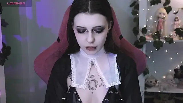 prettybones online show from May 4, 10:12 pm
