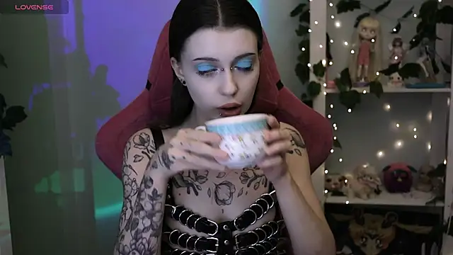 prettybones online show from January 12, 7:42 pm