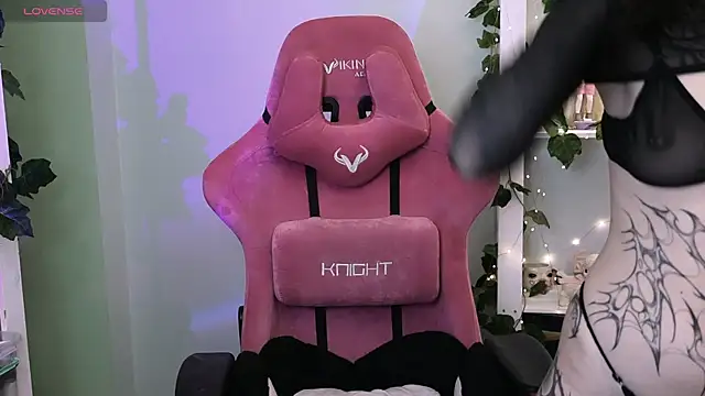 prettybones online show from January 10, 12:17 am