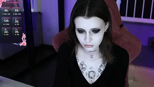 prettybones online show from October 24, 11:15 pm